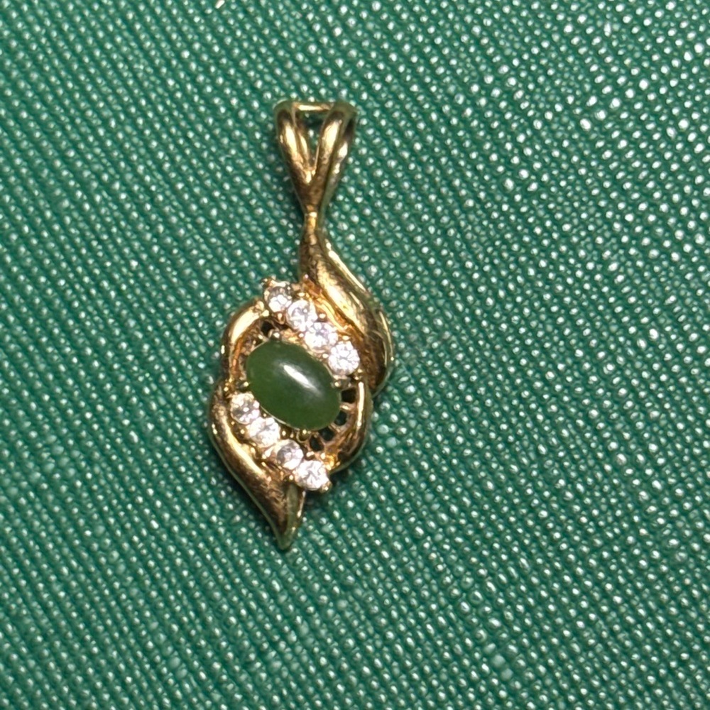 Gold Tone and Green‎ Pendant